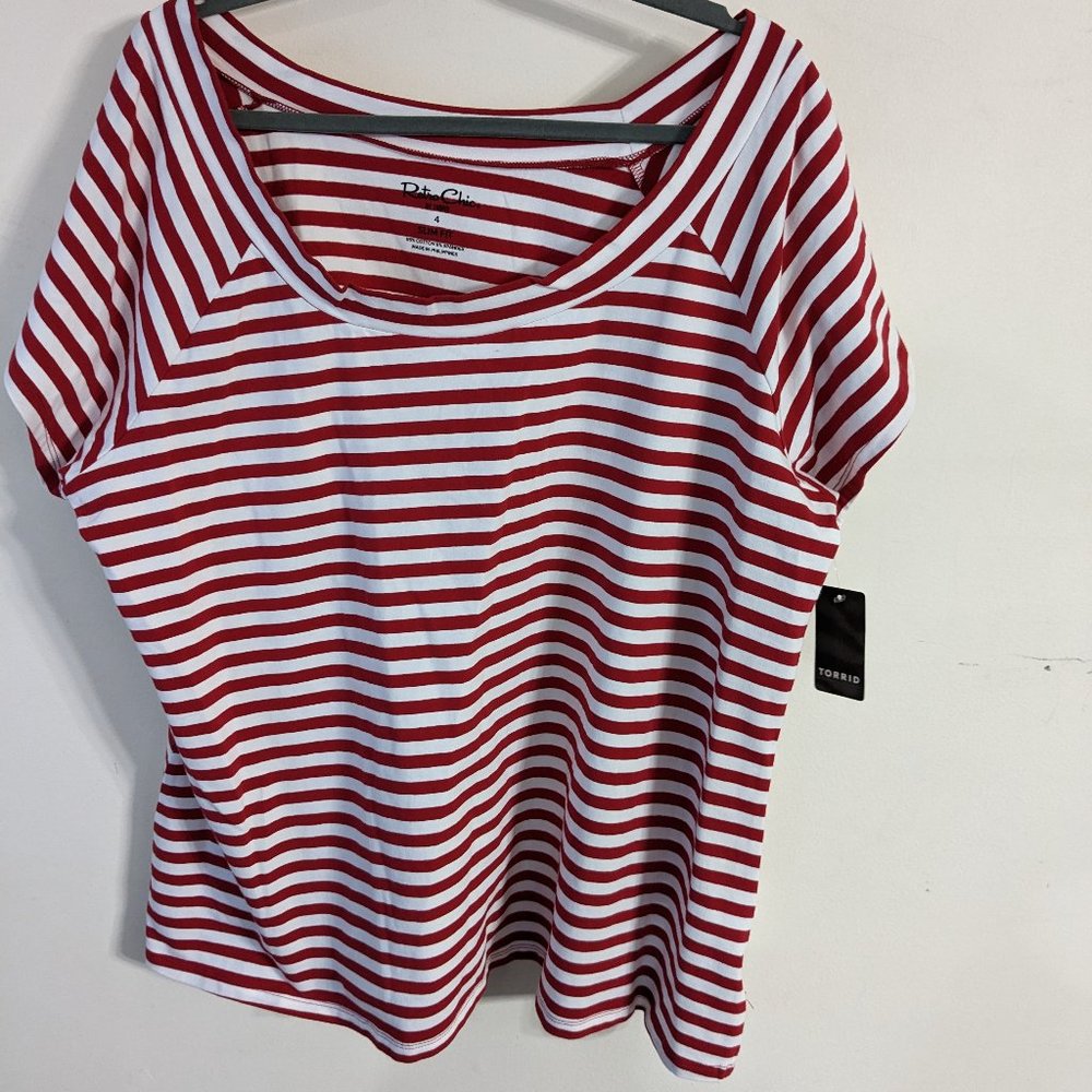 NWT Torrid 4 Red & White Wide Neckline Short Sleeve Shirt